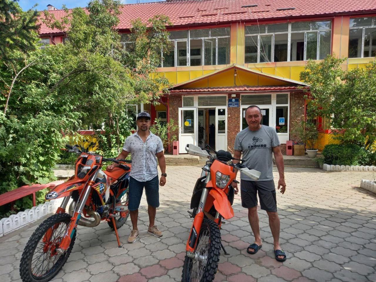 Otel Issyk-Kul Karakol Buitenkant foto
