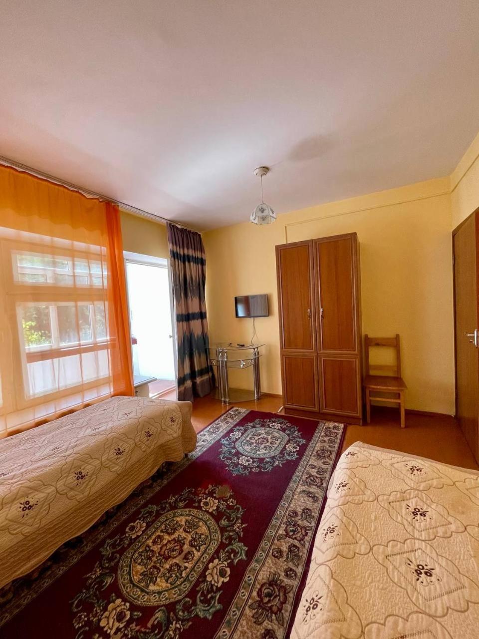 Otel Issyk-Kul Karakol Buitenkant foto
