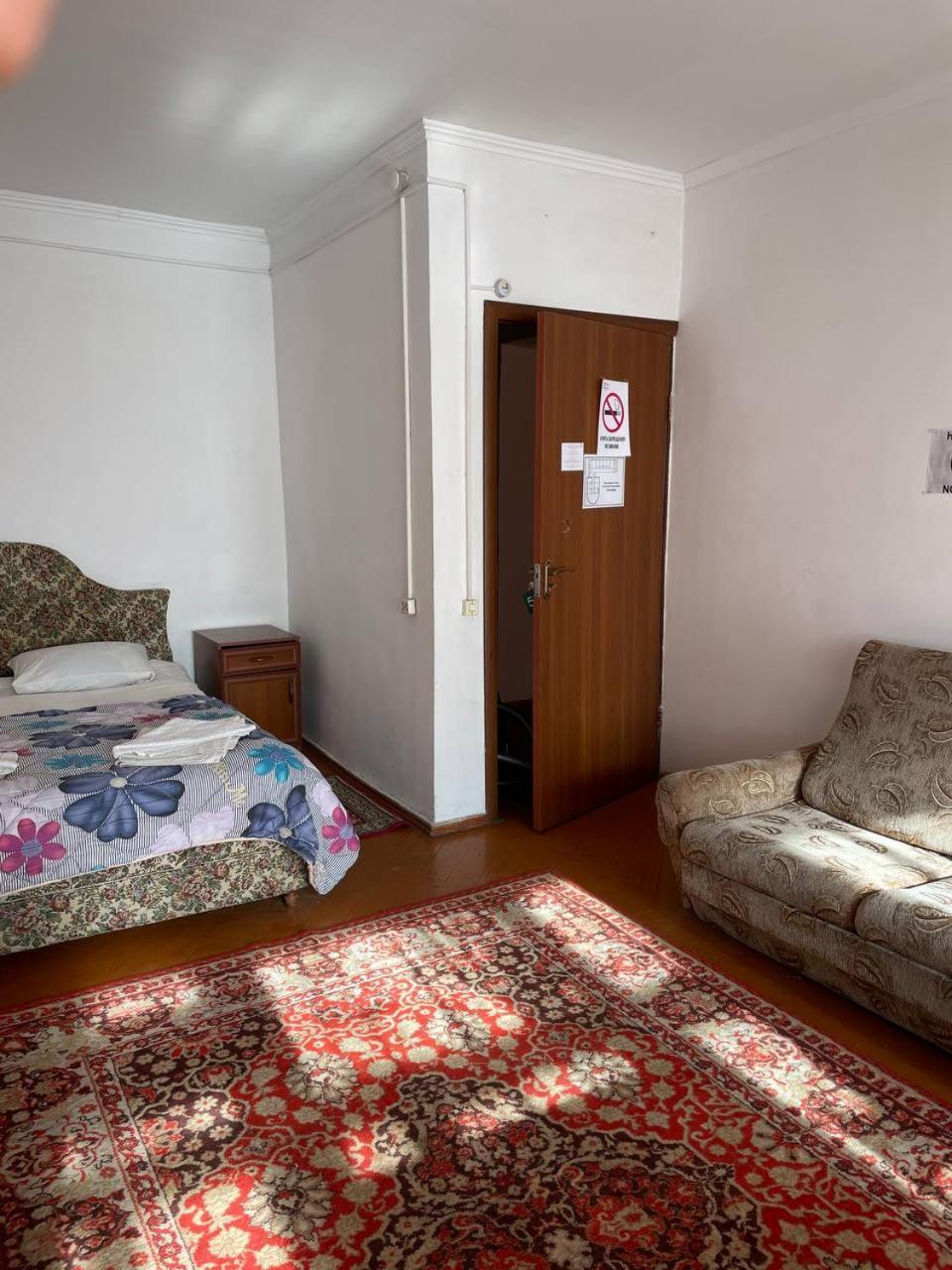Otel Issyk-Kul Karakol Buitenkant foto