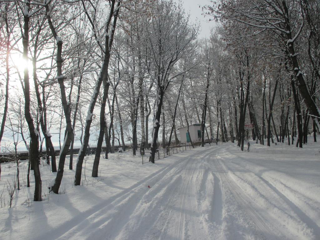 Otel Issyk-Kul Karakol Buitenkant foto