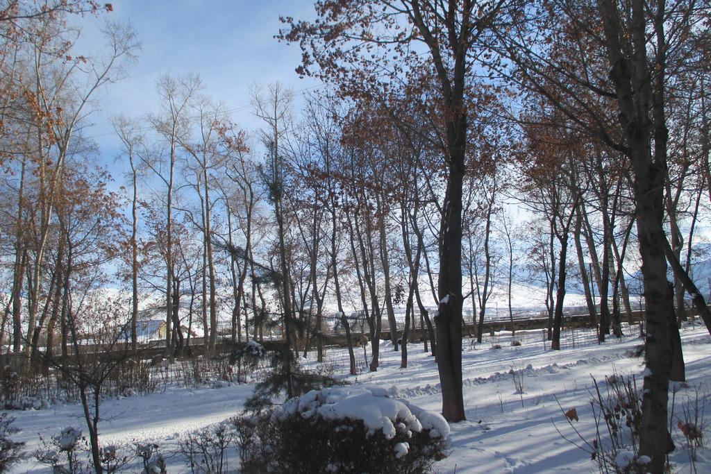 Otel Issyk-Kul Karakol Buitenkant foto