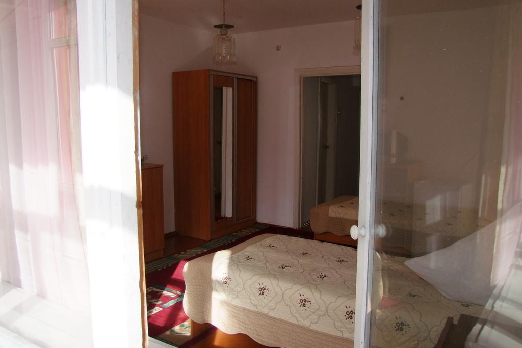 Otel Issyk-Kul Karakol Buitenkant foto