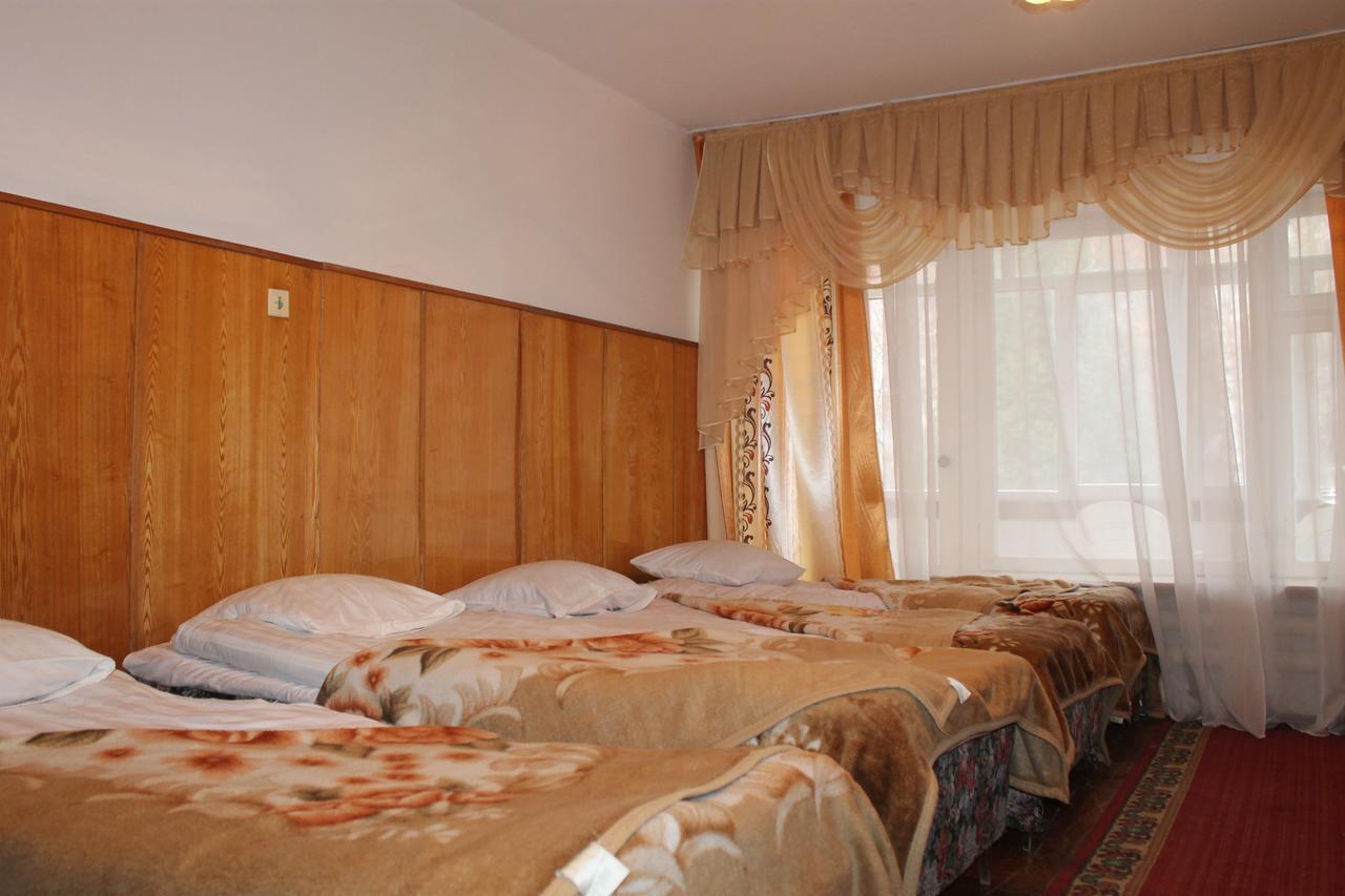Otel Issyk-Kul Karakol Buitenkant foto