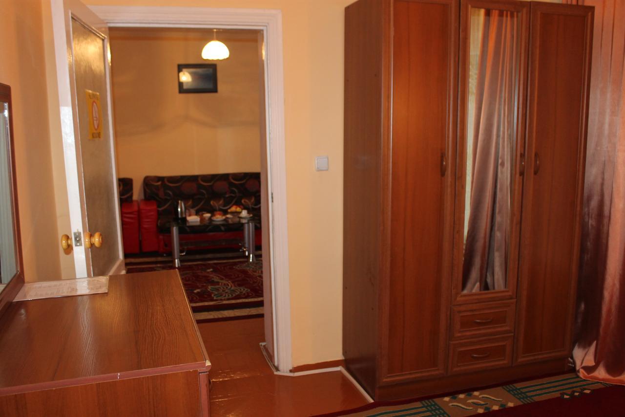Otel Issyk-Kul Karakol Buitenkant foto