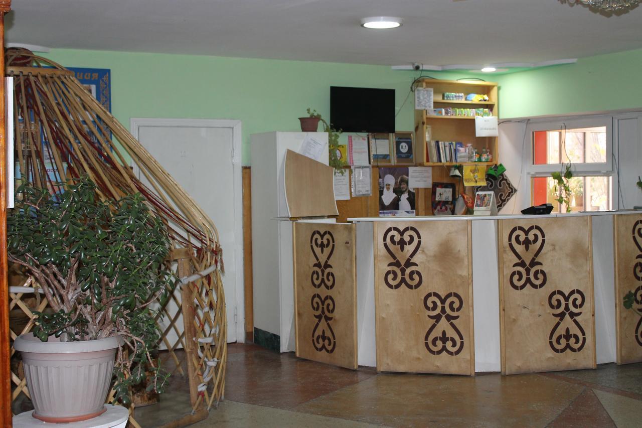 Otel Issyk-Kul Karakol Buitenkant foto
